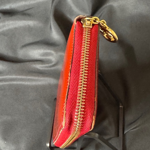 Gucci Red Leather Zippy with Gold Heart Charm Wallet - Picture 6 of 14